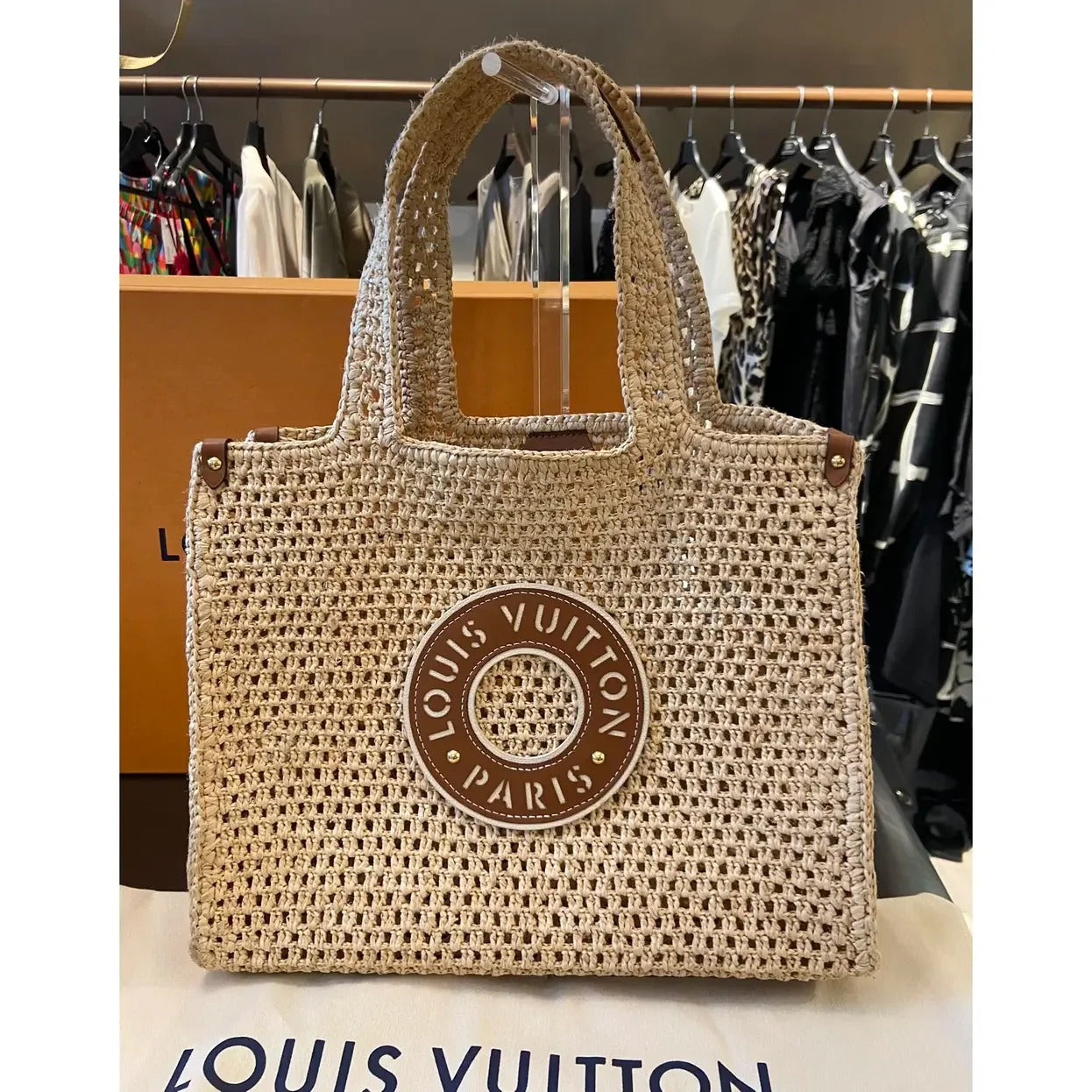 LOUIS VUITTON BY THE POOL RAFFIA ONTHEGO MM M24723