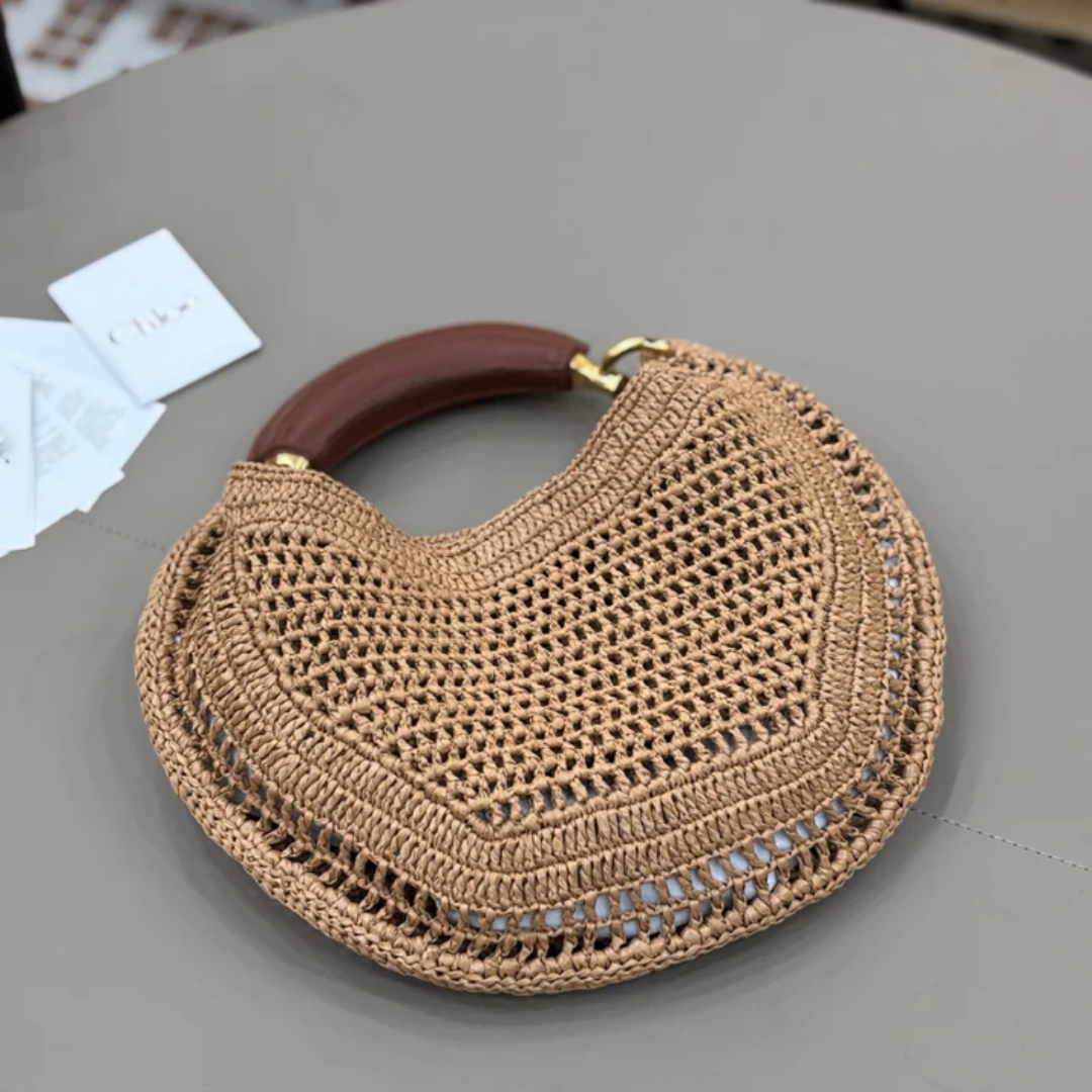 CHLOÉ HOT SUMMER BANANA BAGS IN RAFFIA