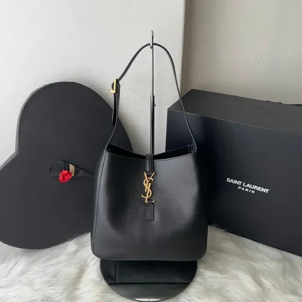 YVES SAINT LAURENT LE 5 À 7 BEA – BAG IN FINEST GRAINED LEATHER