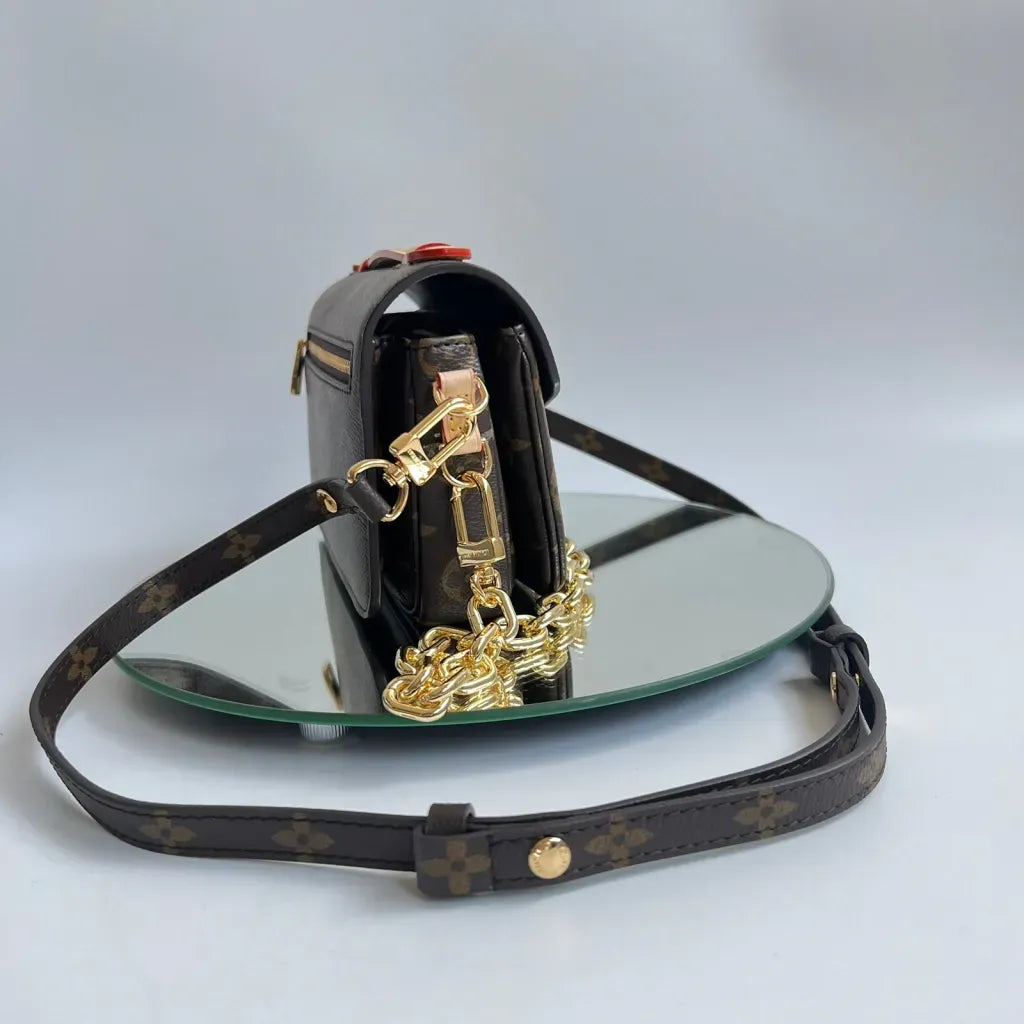 LOUIS VUITTON – POCHETTE MÉTIS EAST WEST BAG