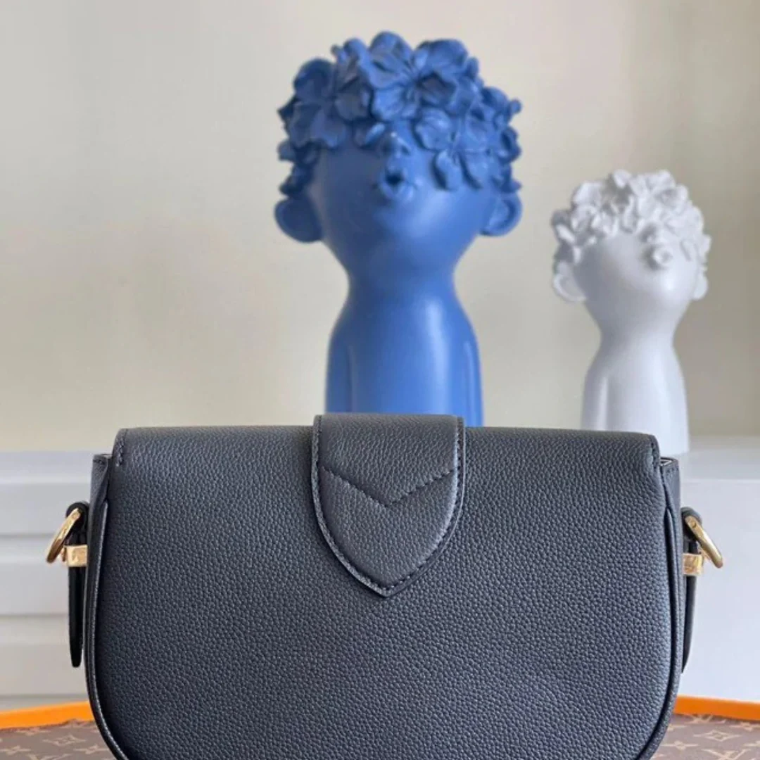 LOUIS VUITTON PONT 9 SOFT MM BAG